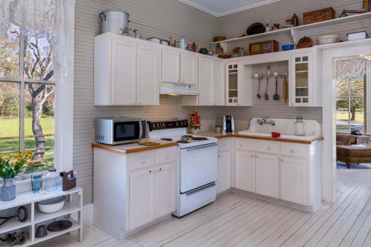 Maison D'Memoire Bed & Breakfast Cottages Rayne ภายนอก รูปภาพ